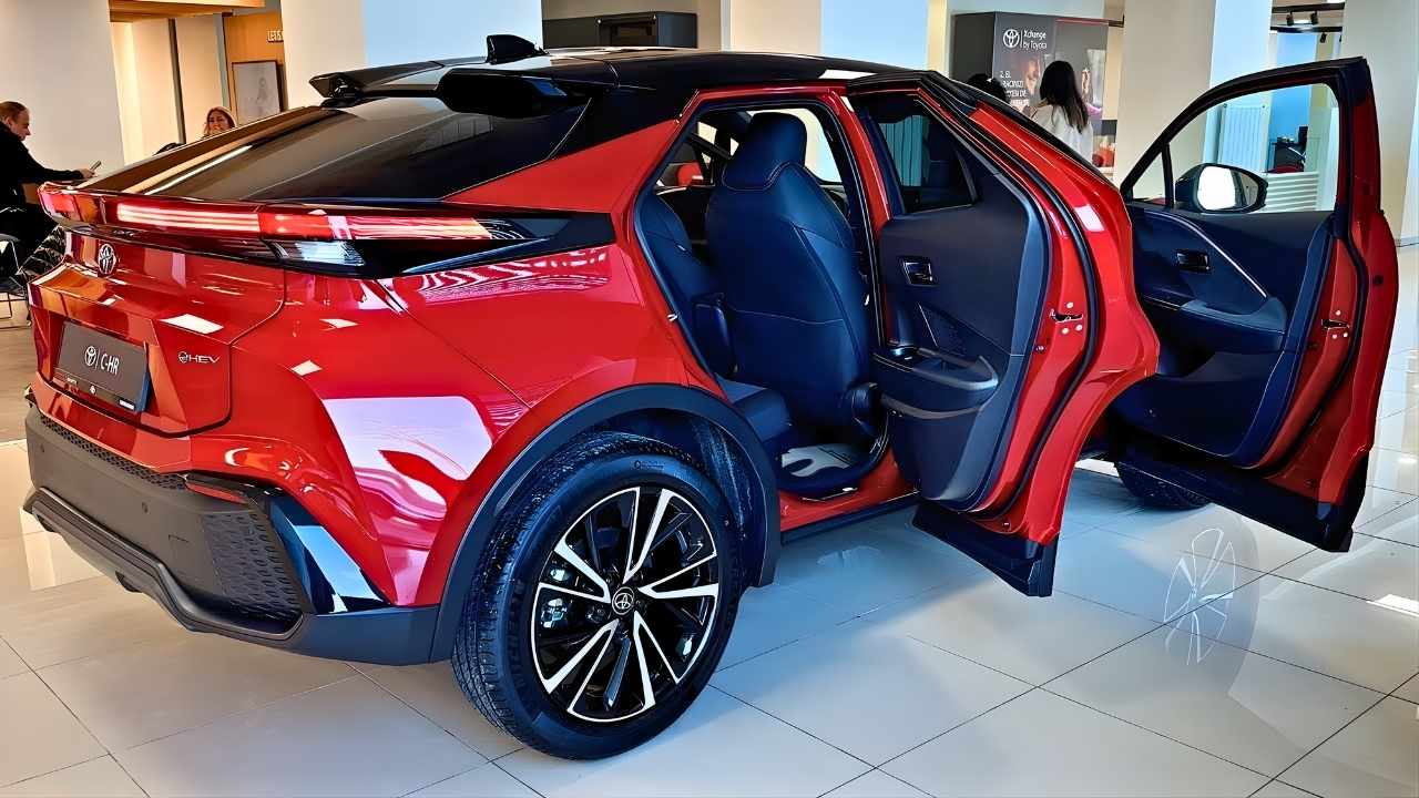 Toyota C-HR 2025: crossover compacto con diseño impactante y tecnología moderna