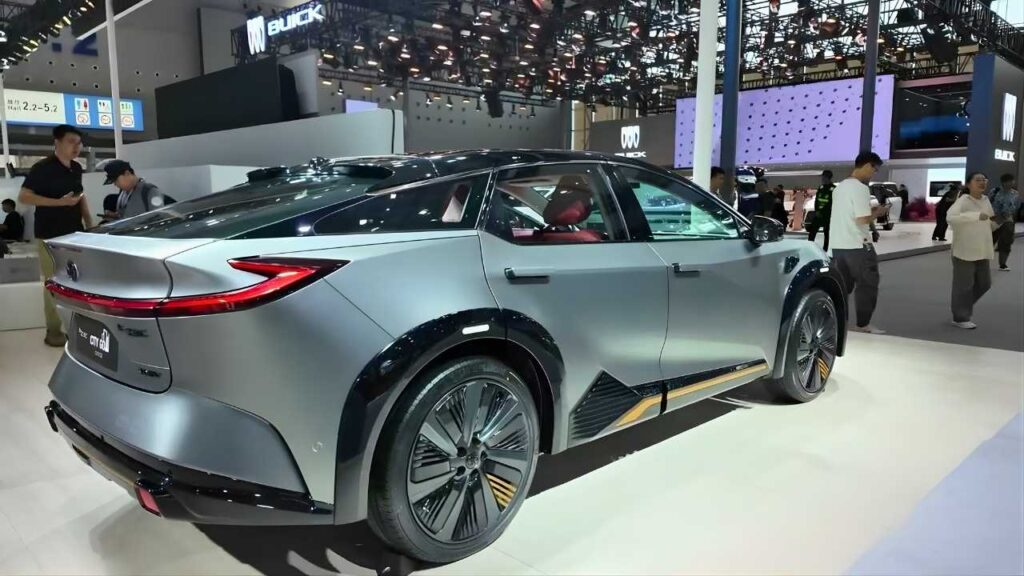 Toyota bZ3C 2026: Diseño Exterior e Interior Dinámico para una Nueva Era Eléctrica